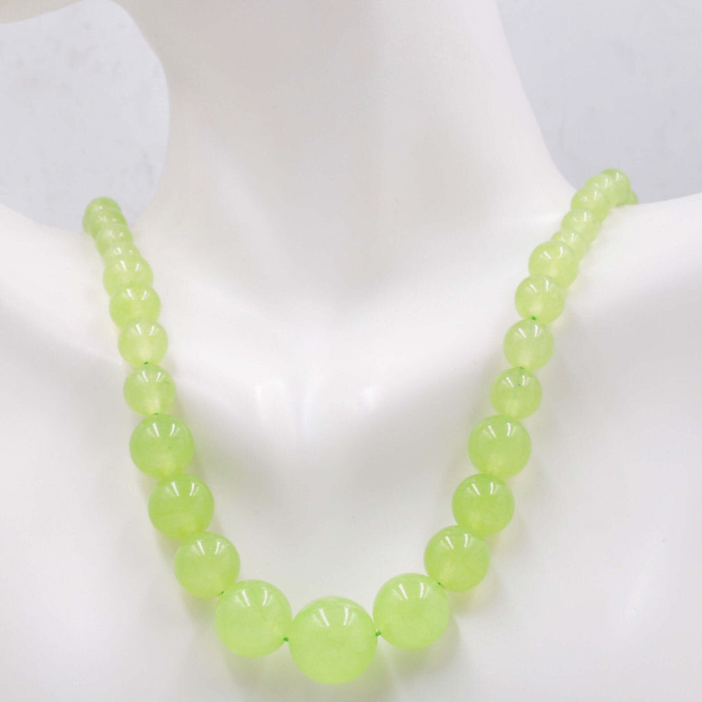 Green Quartzite Beads Necklace: Polished Gemstone Detail