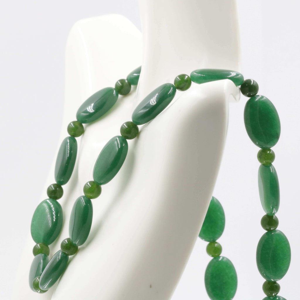 Green Quartz Jewelry: Gemstone Necklace Elegance