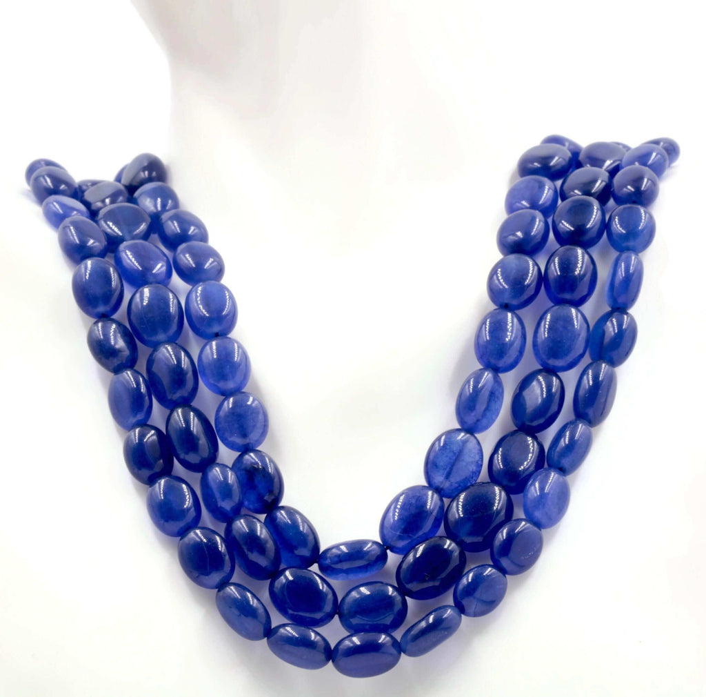 Sapphire Blue Gemstone Necklace: Elegant Detail