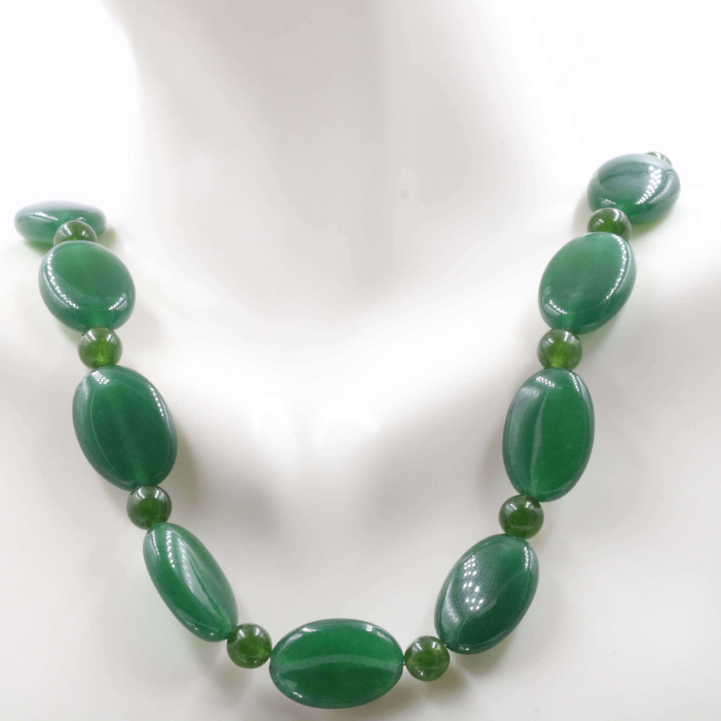 Natural Green Quartz: Stylish Beaded Necklace